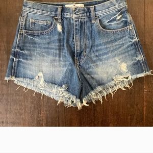NWOT Hollister Distressed High Waisted Shorts 25in